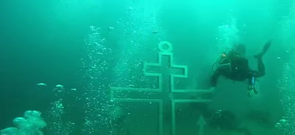 Χτίζουν χριστιανικό ναό στον βυθό της Μαύρης Θάλασσας – Αρχιμανδρίτης… δύτης θα επιβλέπει τις εργασίες (vid)